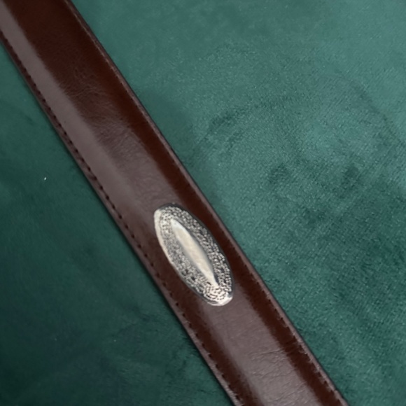 Brown leather tapered belt with silver buckle. (33) - Picture 5 of 6